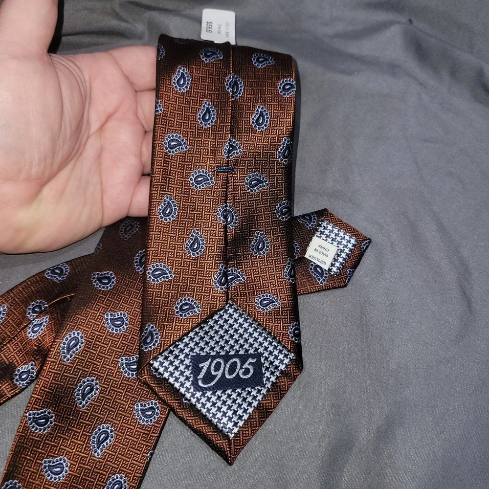 JoS. A. Bank 1905 Men's Gold/Navy Paisley Print Tie, 100% Silk